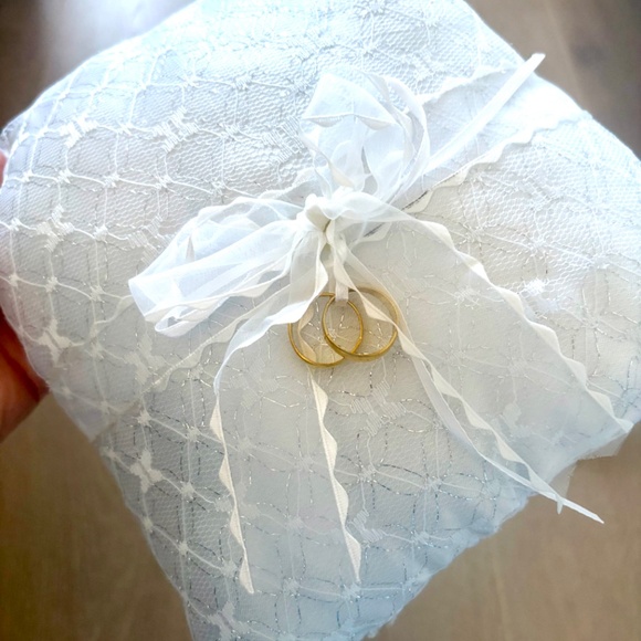 Ring Pillow and Mr & Mrs Signs - Picture 2 of 5
